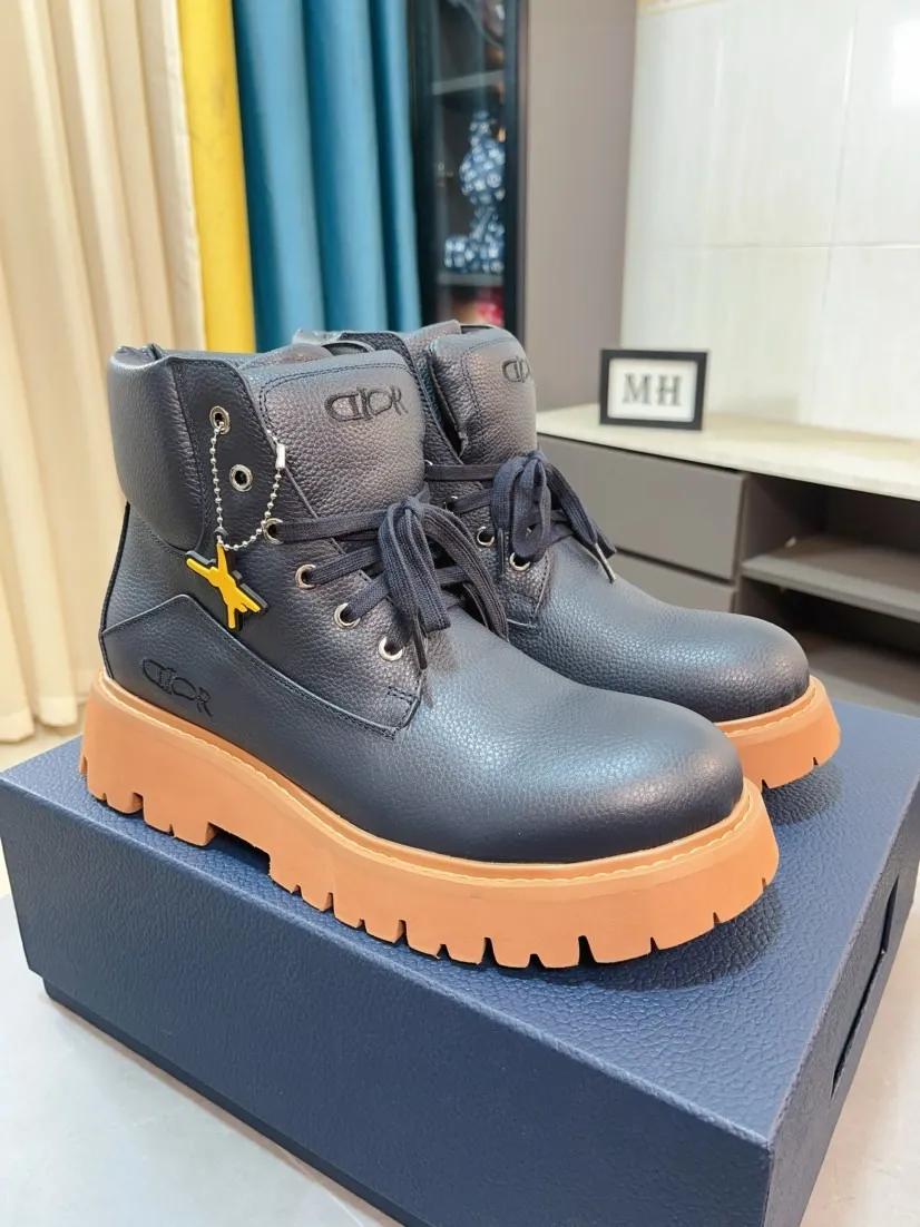 Men's shoes 💰600🌹🌹[Dior] Dior's new high-top imported cowhide ➕ cowhide lining, designed by European and American masters, perfect shape to create counter quality, solid color raw and wear-resistant outsole, original quality, unique and beautiful design, super versatile and very comfortable. High-end without losing taste, fashionable, cold-proof and warm! Absolute focus 39-44 size 38 45 customized